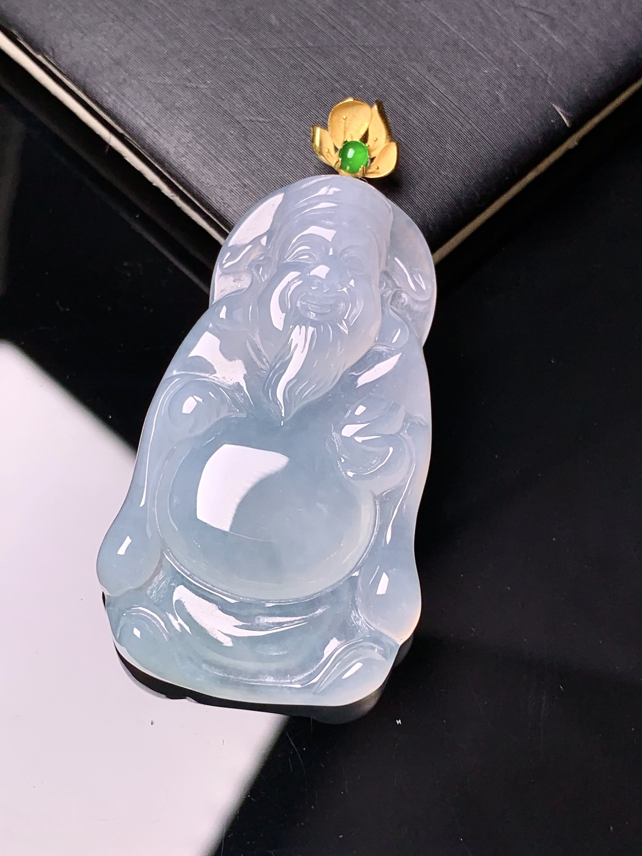 18k金镶嵌冰种财神吊坠 玉质细腻 色泽艳丽清新 水润亮眼 整体尺寸45.2*23.2*5.8 h3