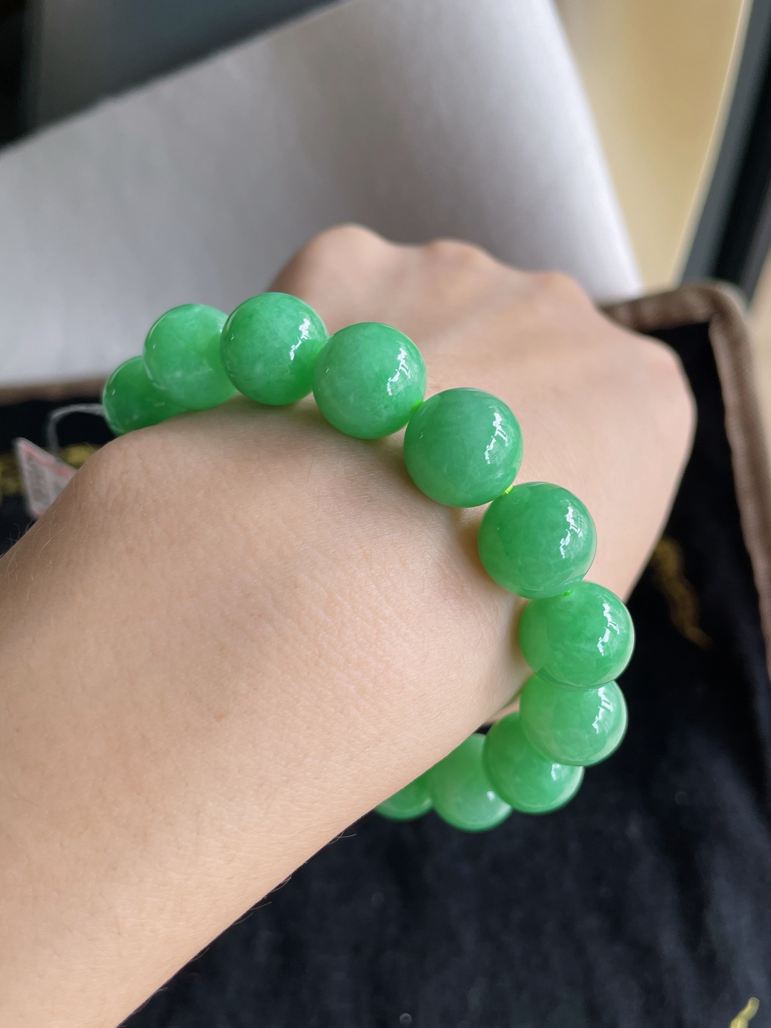 天然翡翠A货，冰满绿阳绿手串，尺寸：12.2mm。【编3100】