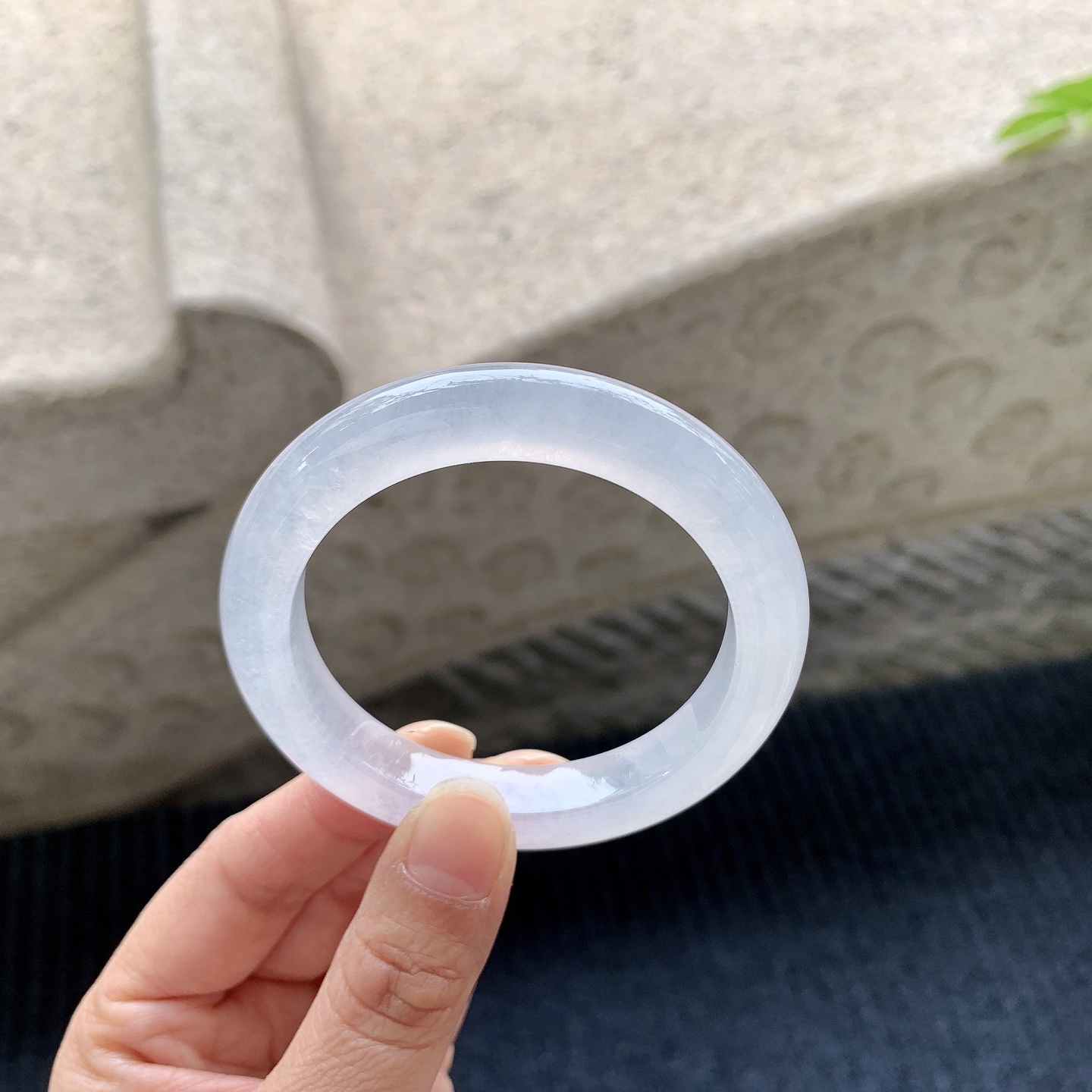 正圈50 51，圈口51.2/9.6/8.8，编码G7080252，描述：冰种，白冰，水润，清透，种老，细腻，无裂。