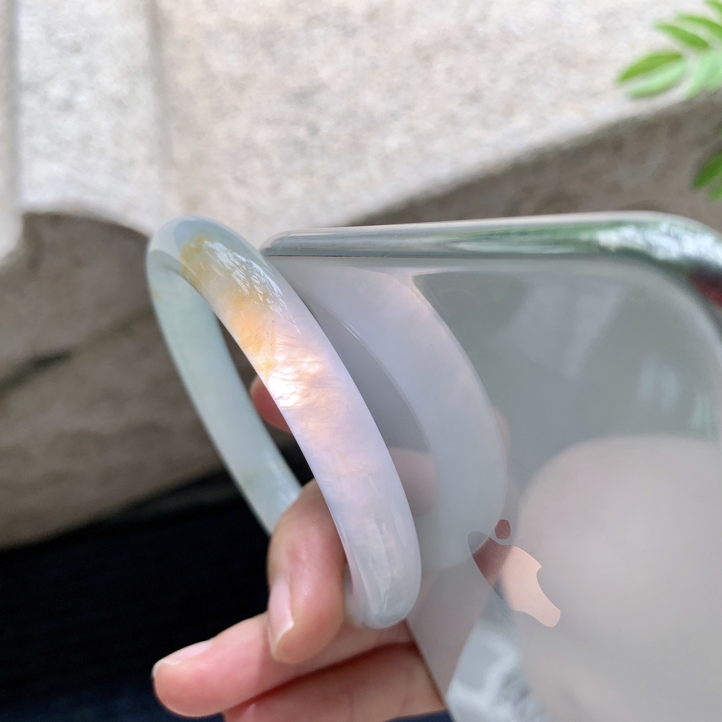 圆条52 53，圈口53.8/9.6/9.3，编码DJ080117，描述冰糯飘黄翡，水润，种老，细腻，打灯有絮线