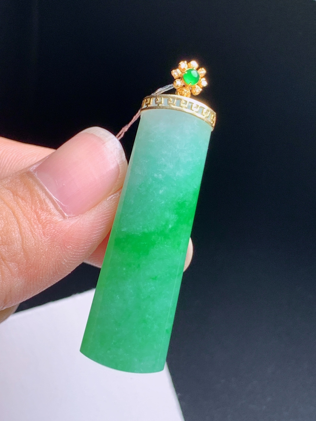 ️ 阳绿无事牌吊坠，翠色明艳，种水细腻，平安无忧
