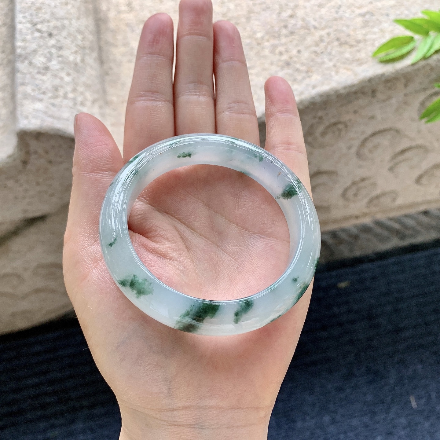 正圈53 54，圈口54.6/11.8/8.6，编码AF080141，描述冰糯飘花，清透，水润，种老