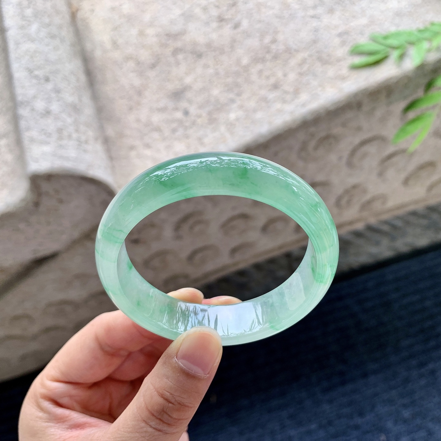 正圈51 52，圈口52.8/13.9/7，编码HT073021，描述冰糯飘绿，水润，种老，细腻，打