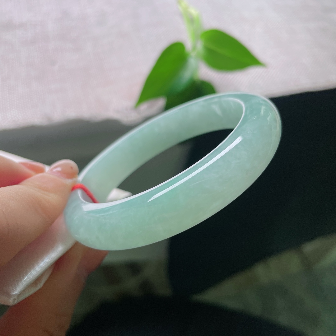 绿底正圈，色系清爽，纤尘不染，佩戴温婉，甜美，皮纹，56709a