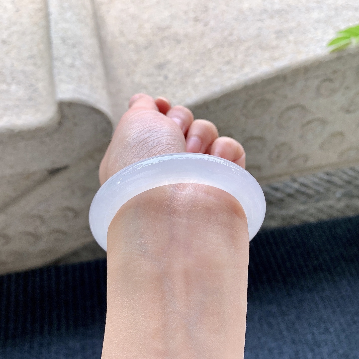 正圈50 51，圈口51.2/9.6/8.8，编码G7080252，描述：冰种，白冰，水润，清透，种老，细腻，无裂。