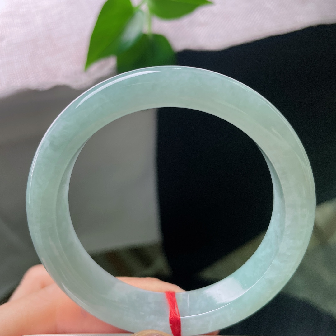 绿底正圈，色系清爽，纤尘不染，佩戴温婉，甜美，皮纹，56709a