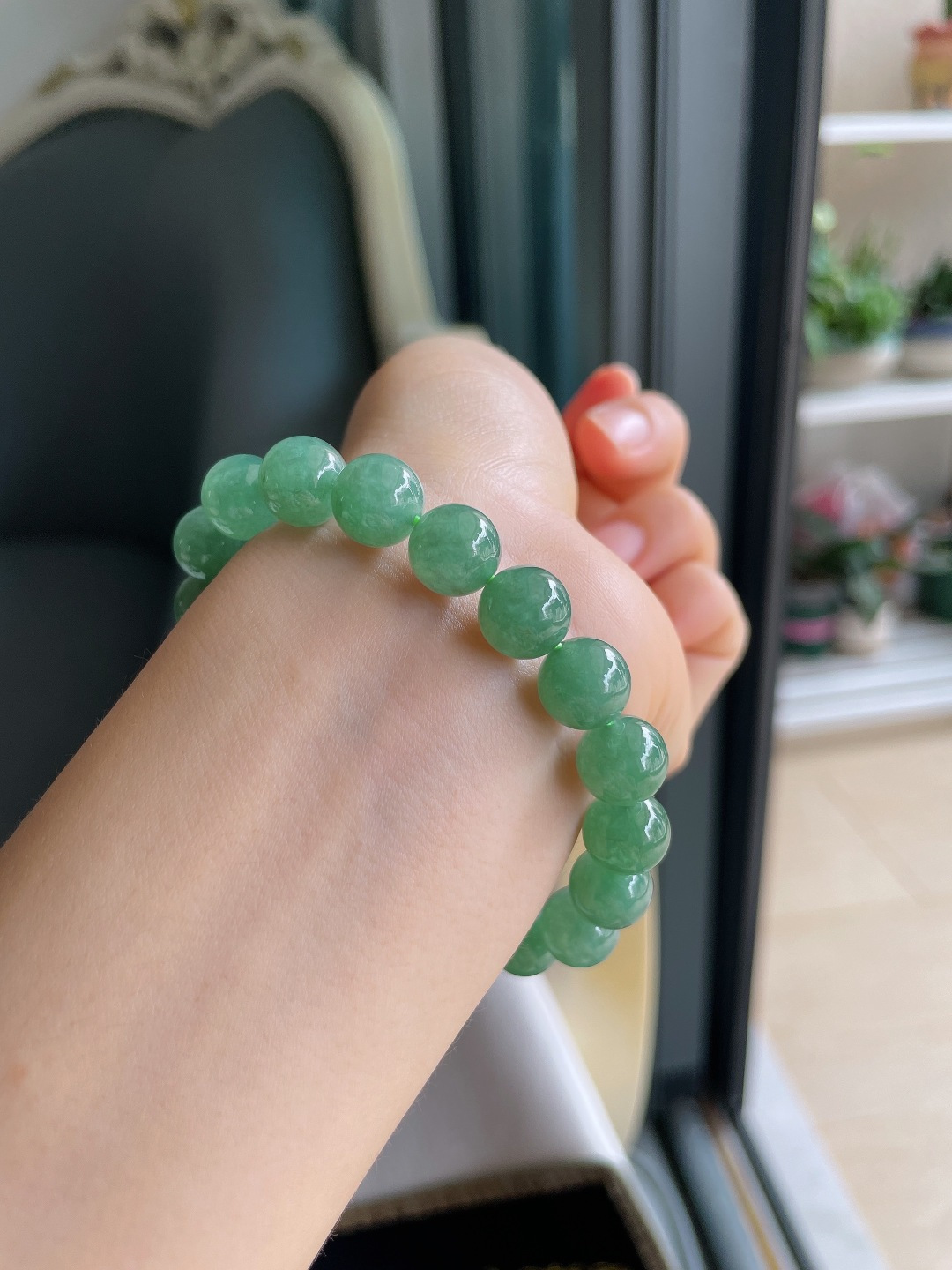 ️，缅甸天然翡翠A货，冰满绿油绿手串，尺寸：10mm。【编4500】