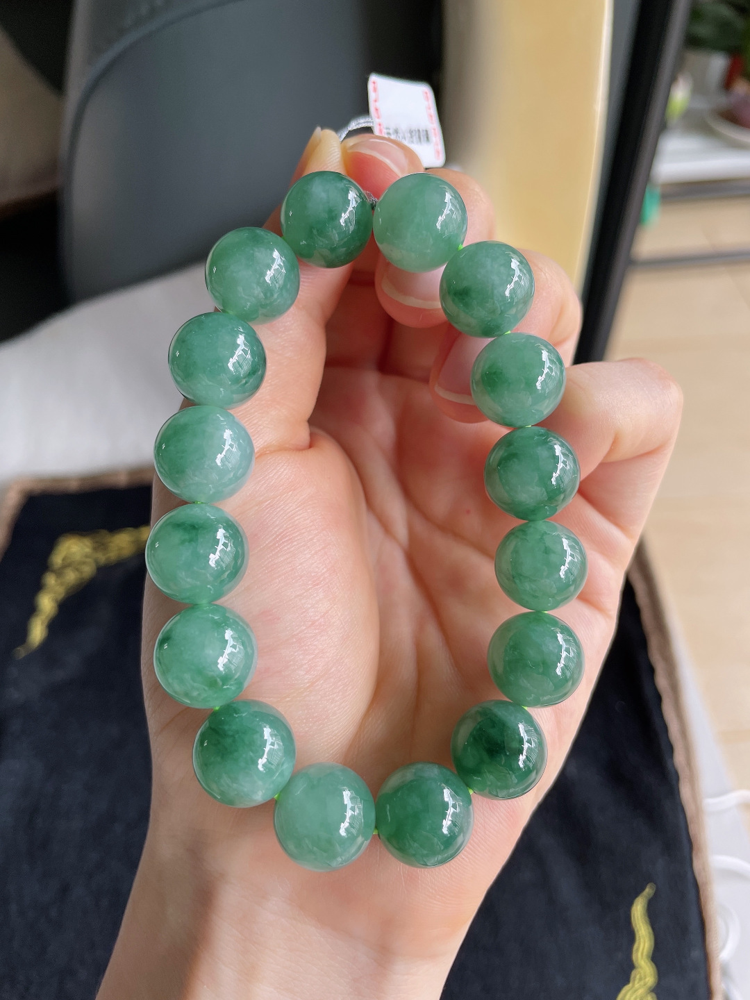 ️，缅甸天然翡翠A货，冰飘花手串，尺寸：12.8mm。【编835】