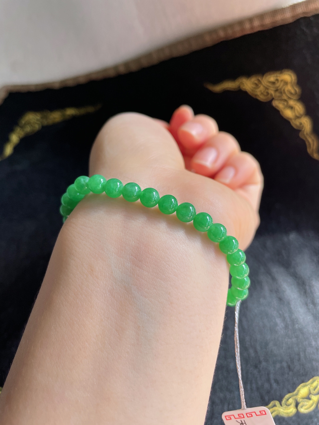️，缅甸天然翡翠A货，冰满绿辣绿手串，尺寸：5.5mm。【编3664】