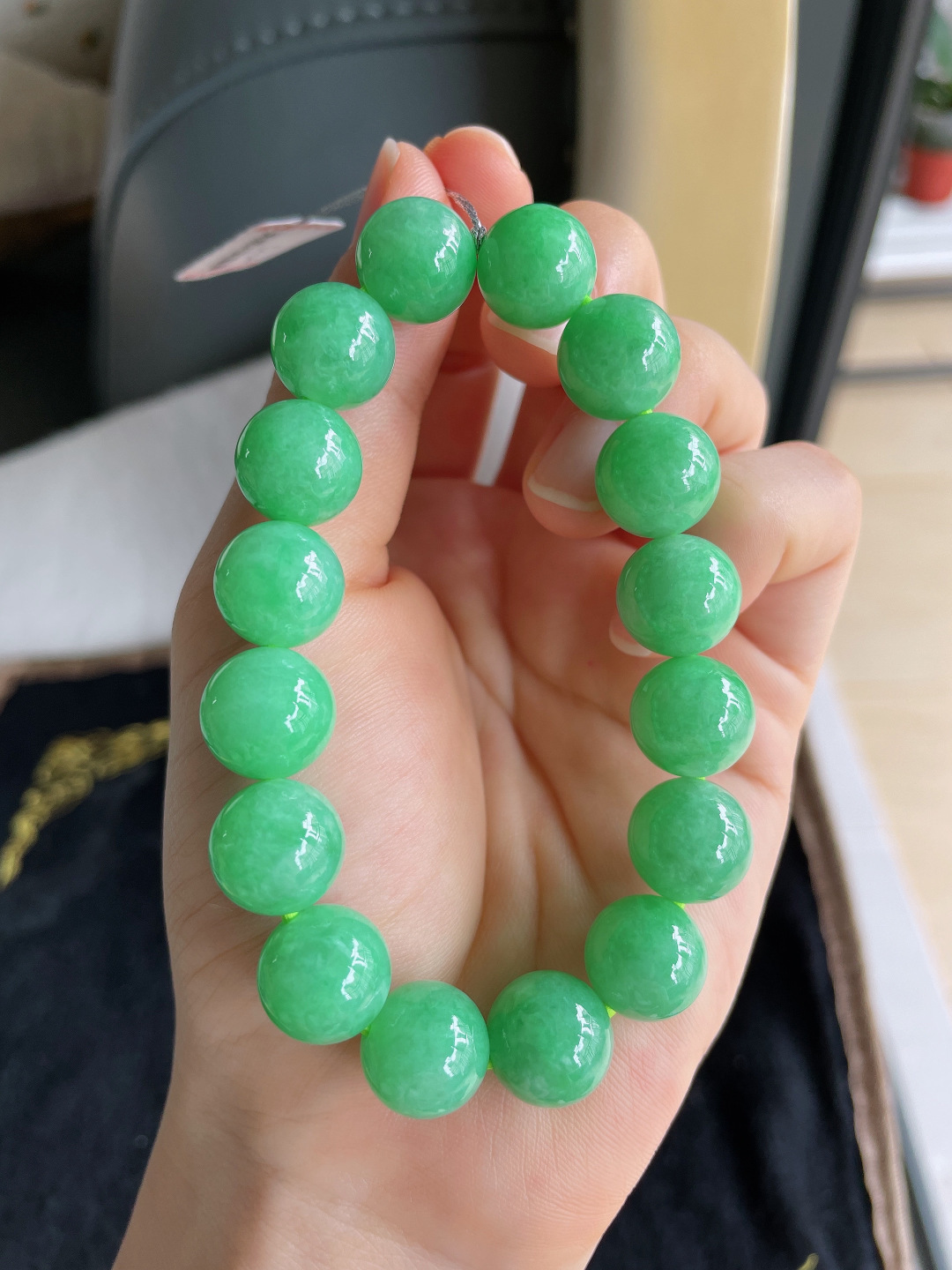 天然翡翠A货，冰满绿阳绿手串，尺寸：12.2mm。【编3100】