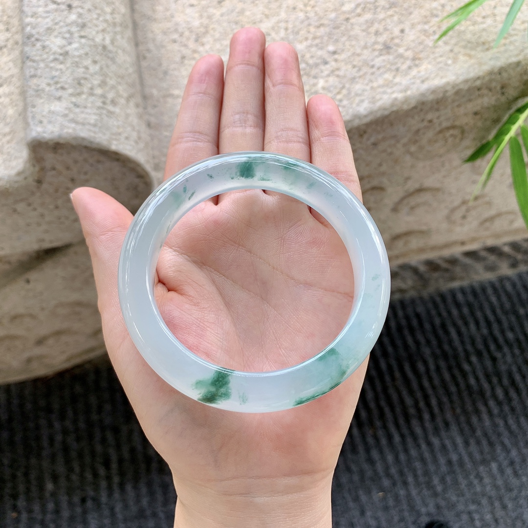正圈58 59，圈口59.4/12.4/10.1，编码Q5080266，冰种飘花，清透，水润，种老，