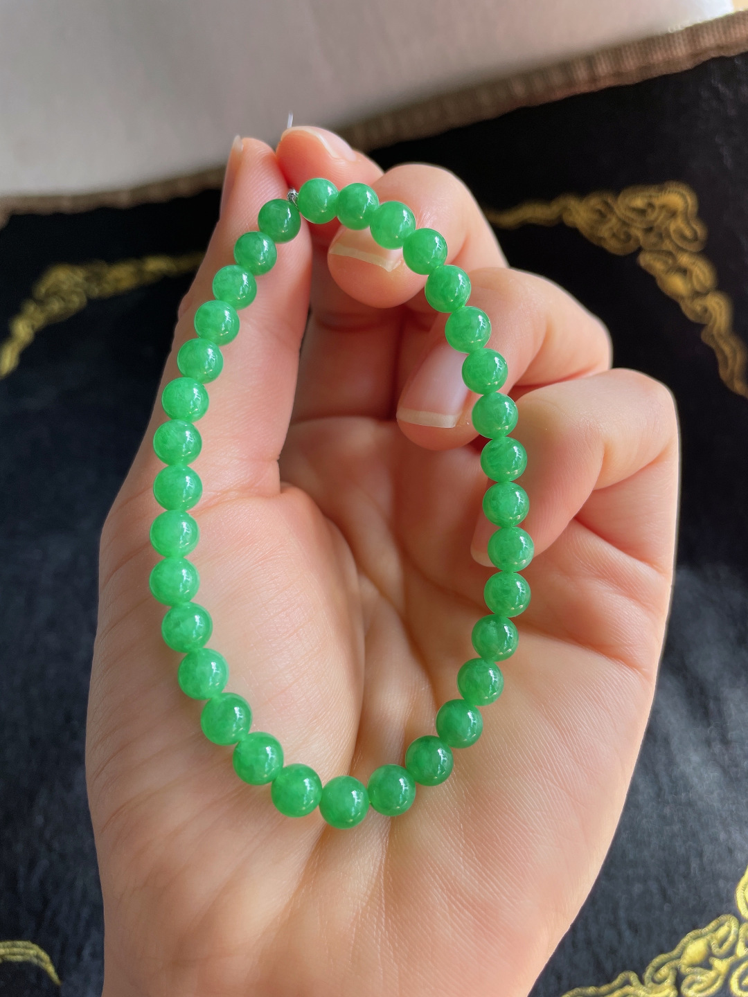 ️，缅甸天然翡翠A货，冰满绿辣绿手串，尺寸：5.5mm。【编3664】