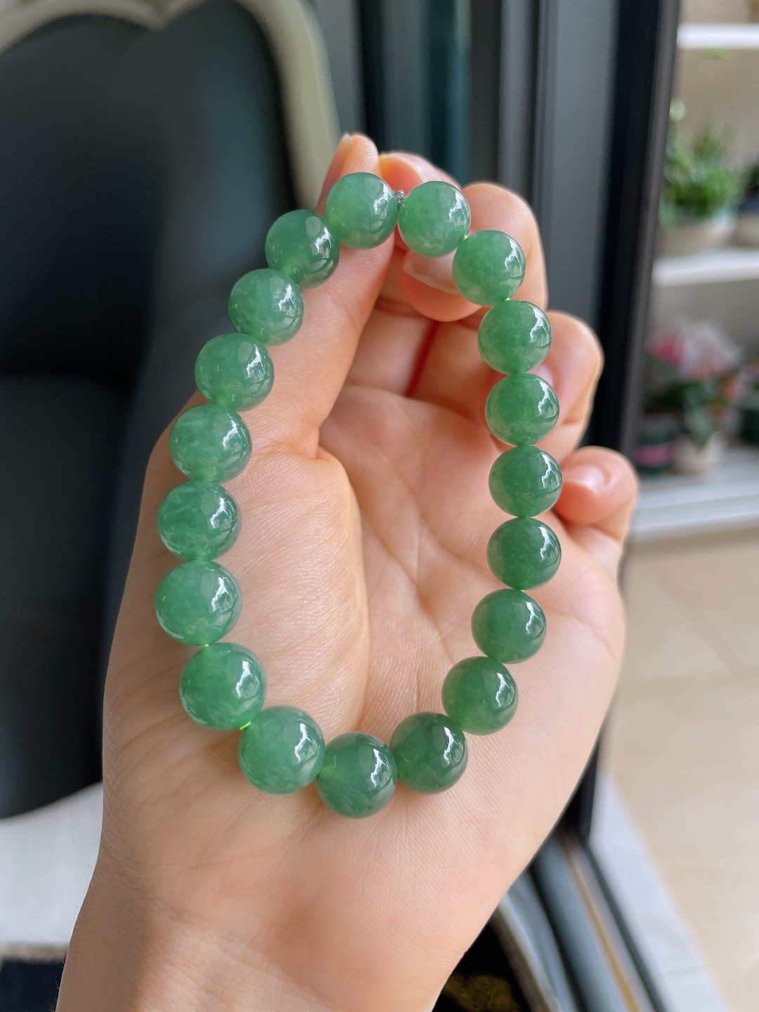 ️，缅甸天然翡翠A货，冰满绿油绿手串，尺寸：10mm。【编4509】