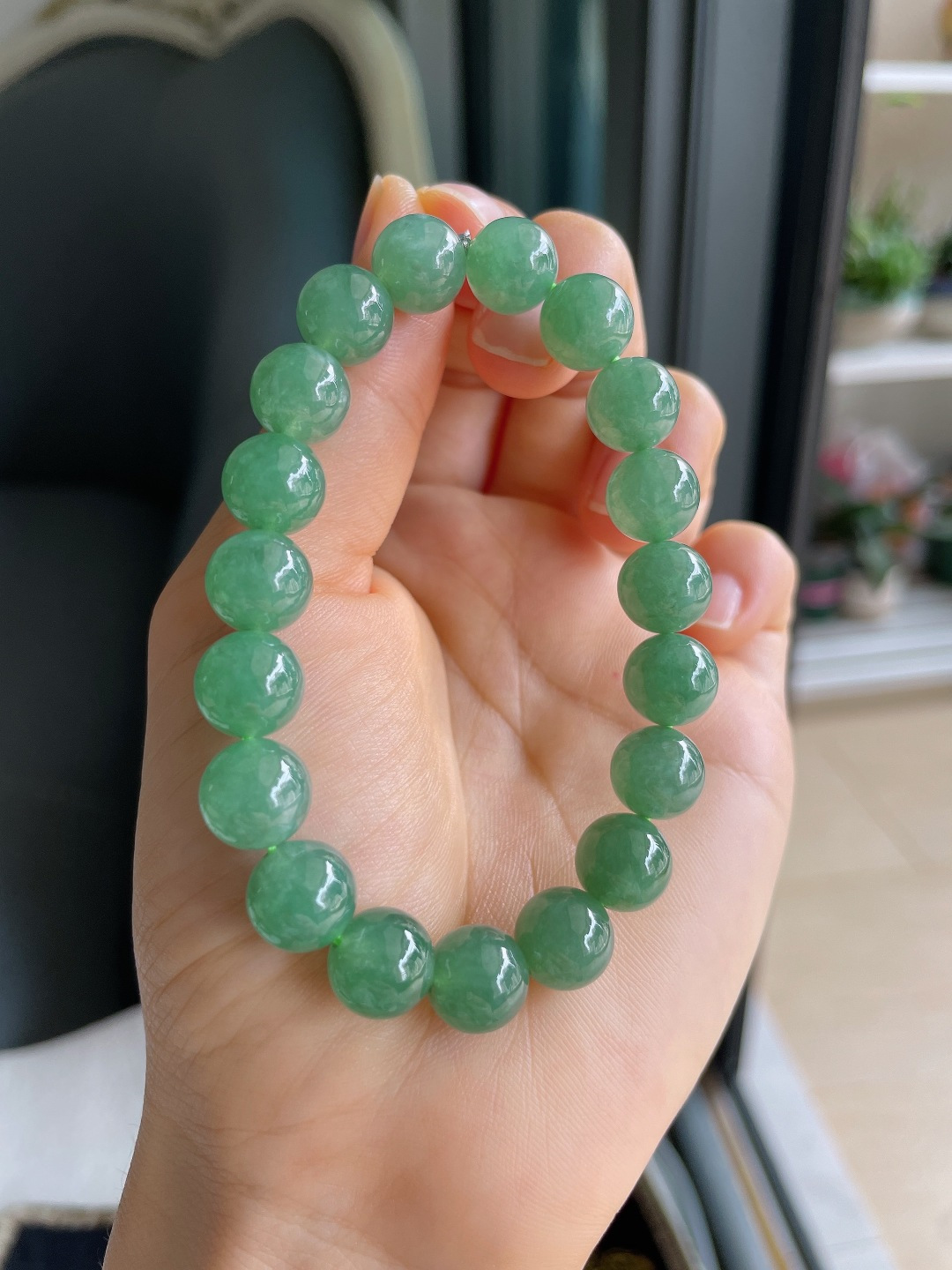 ️，缅甸天然翡翠A货，冰满绿油绿手串，尺寸：10mm。【编4500】