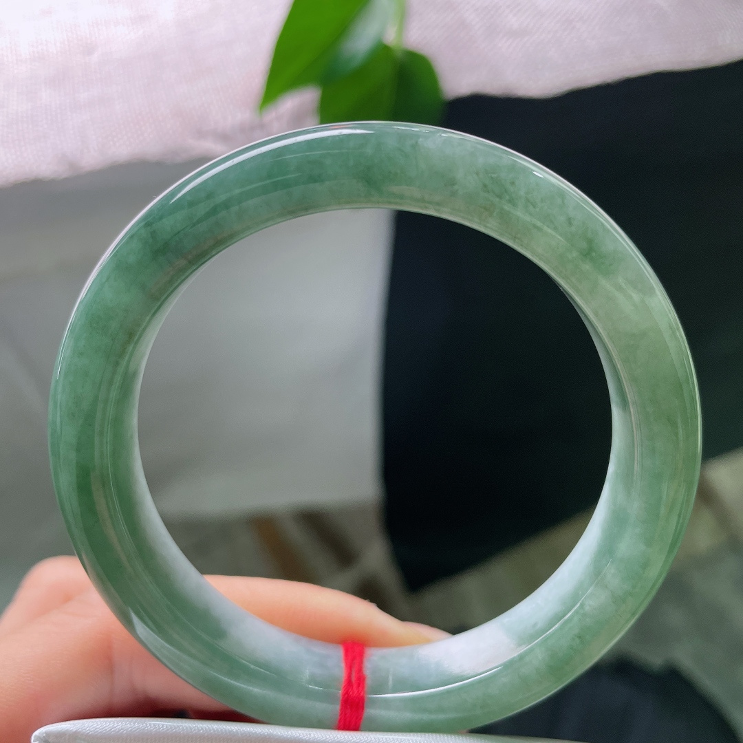 58.2/11.6/9.2，油青正圈，无裂，色泽浓匀温润，自带深山幽潭般清冷厚重的氛围感，风格沉稳大气，适配成熟内敛的气质。ss56007a