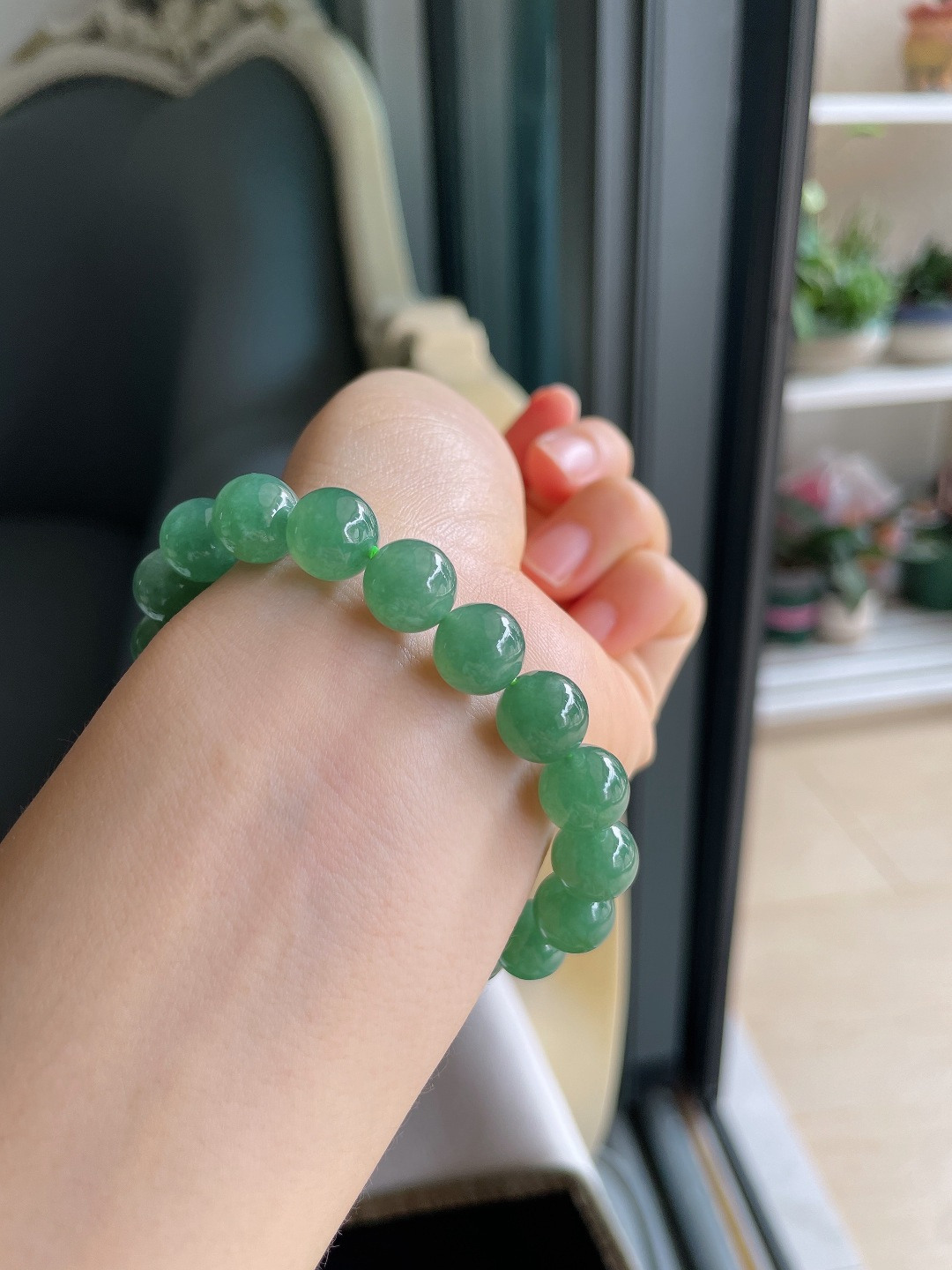 ️，缅甸天然翡翠A货，冰满绿油绿手串，尺寸：10mm。【编4509】
