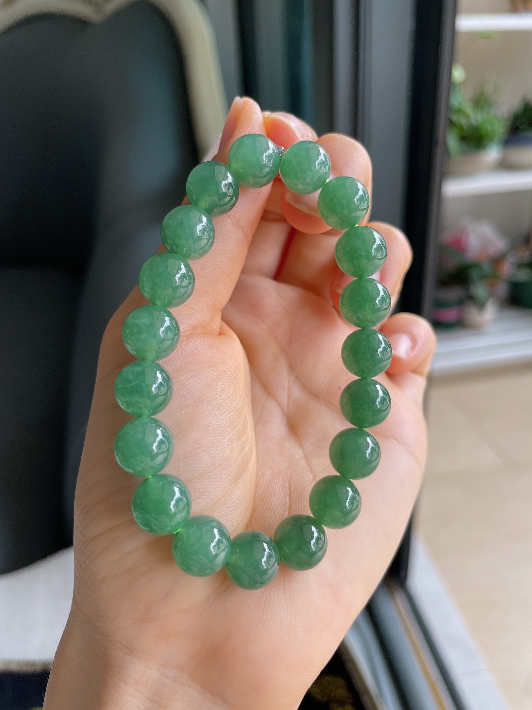 ️，缅甸天然翡翠A货，冰满绿油绿手串，尺寸：10mm。【编4509】