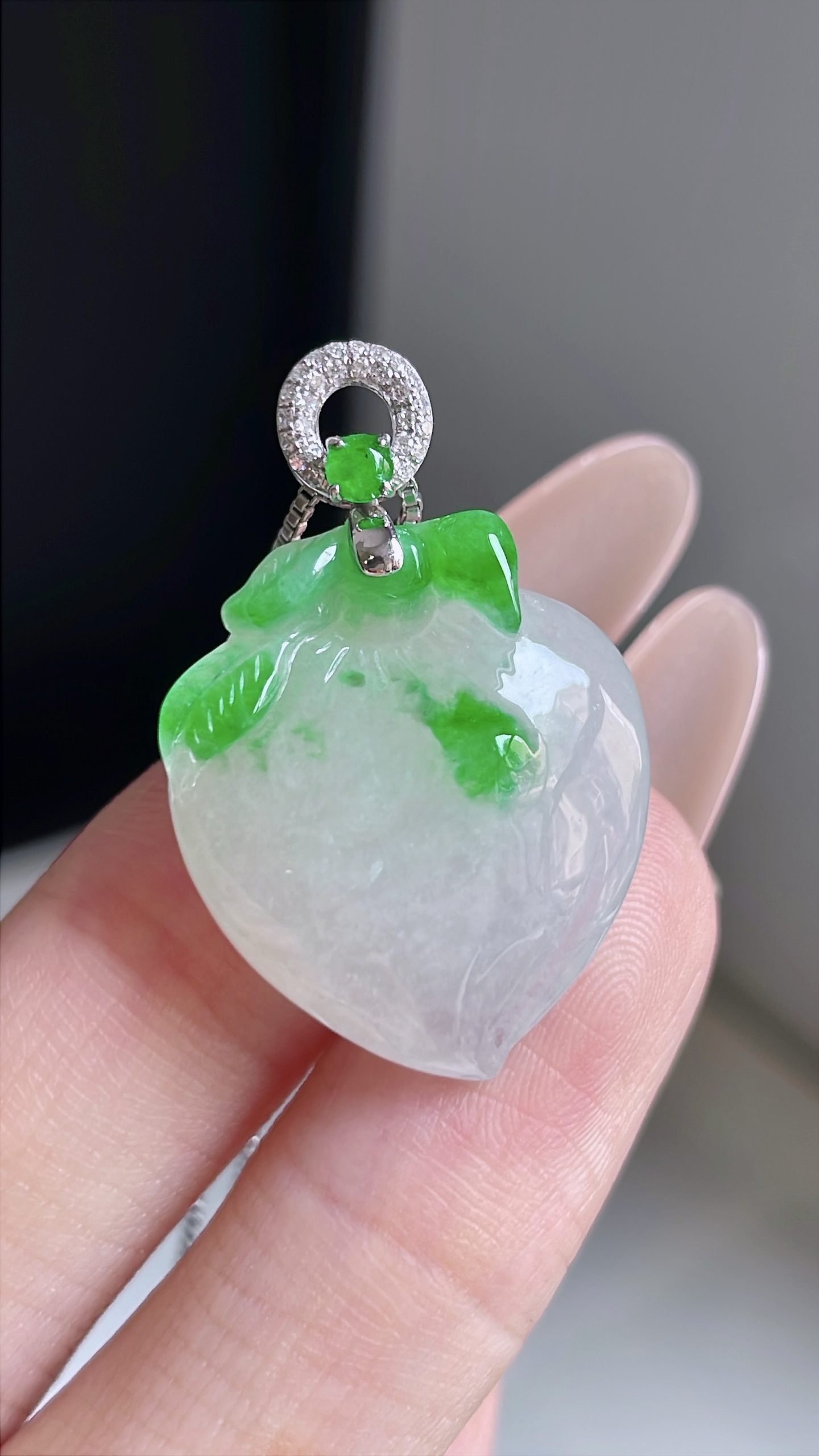 冰飘绿花寿桃 好的灵动 种老水润 18k金镶嵌 整体 30.9/20.1/8.4