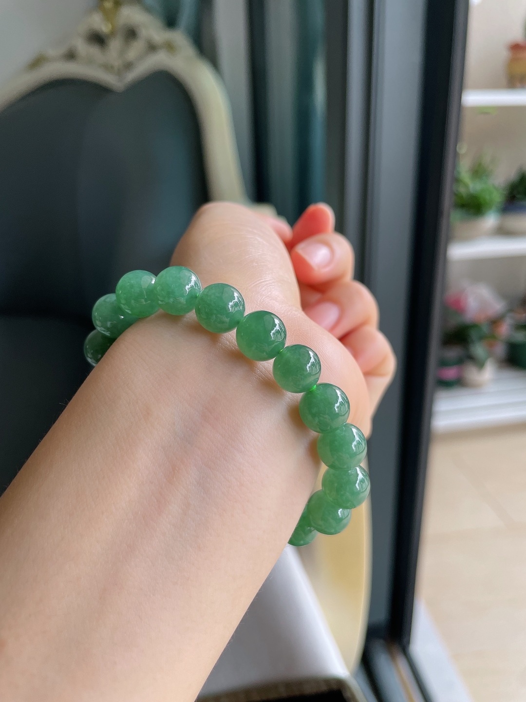 天然翡翠A货，冰满绿油绿手串，尺寸：9.8mm。【编4504，4505，4506】