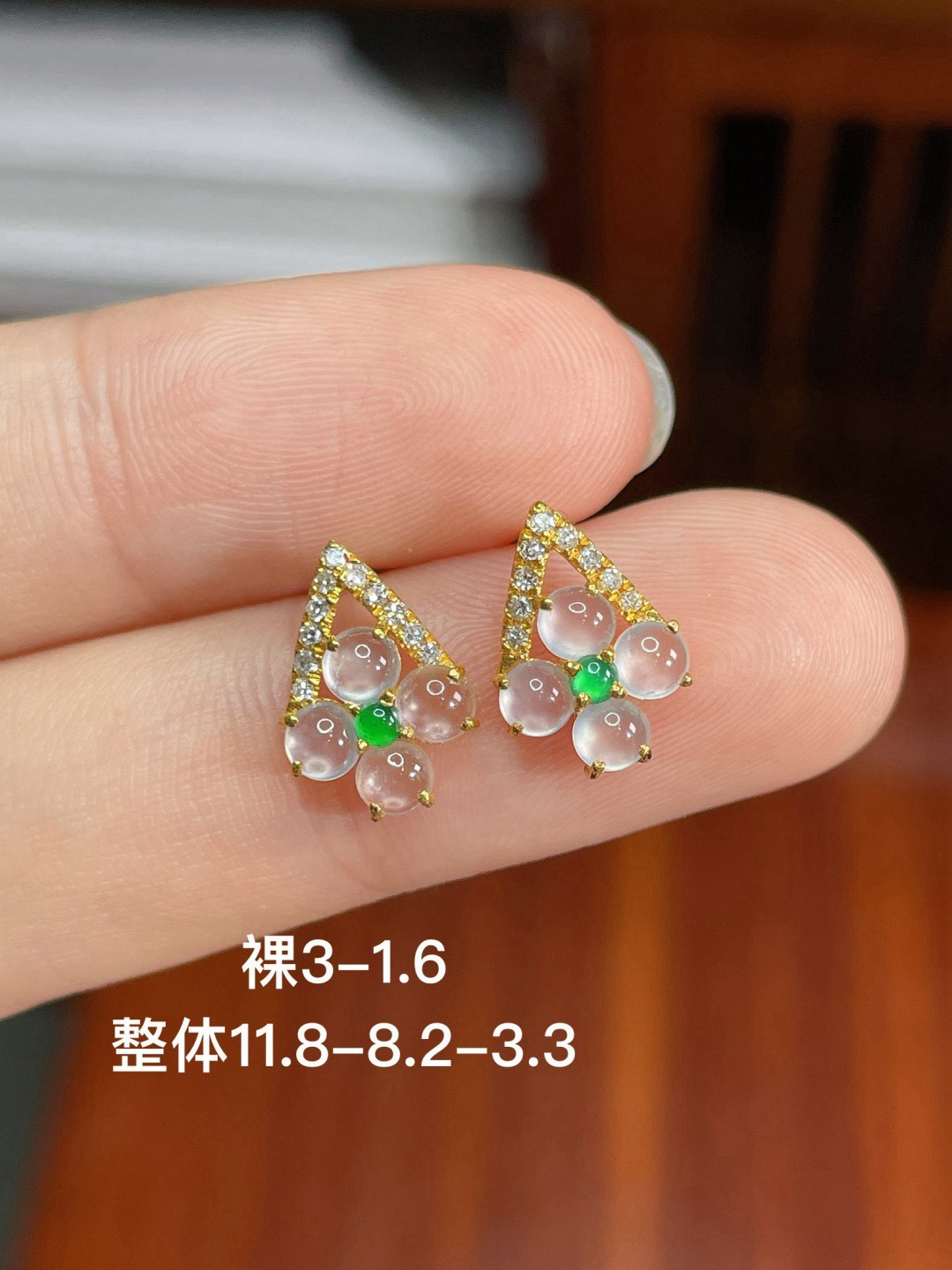 高冰蛋面耳钉，无裂，18k金镶嵌，不议退，强烈推荐，11.8-8.2-3.3