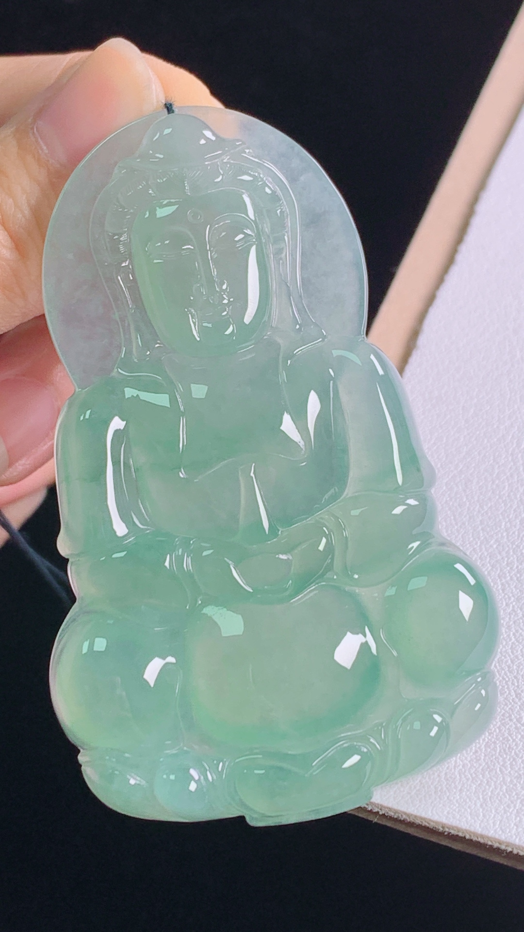 高品质冰晴观音，种色兼备，水润细腻，无裂，尺寸:68.4-42.8-6.2mm