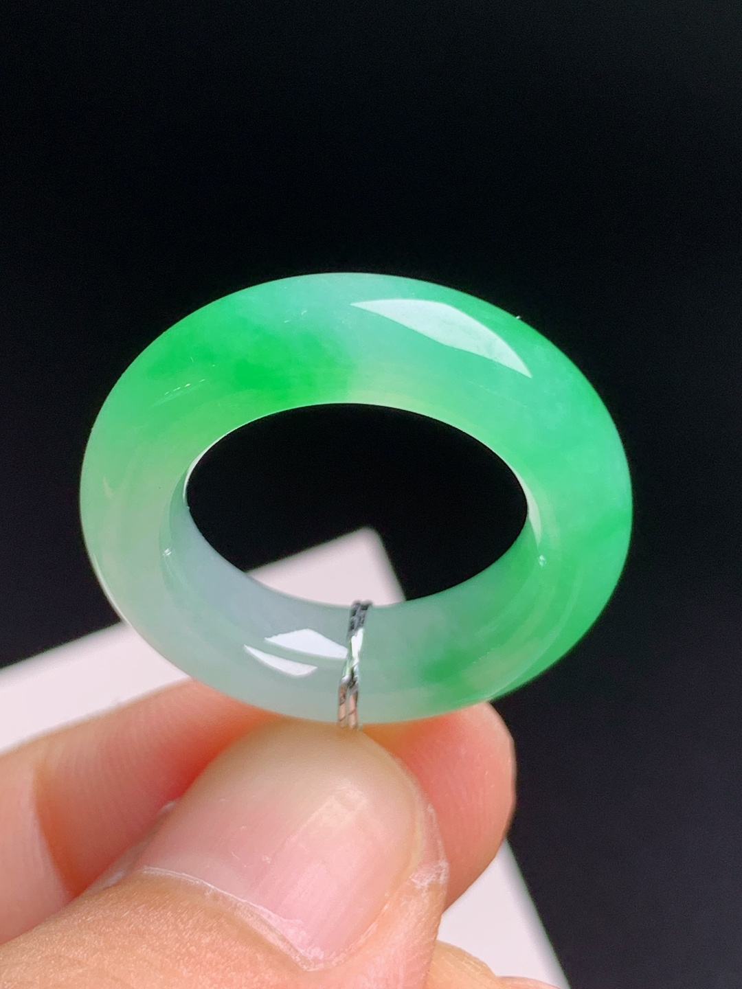 冰种绿指环，翠色清新，胶感满满，简约显贵