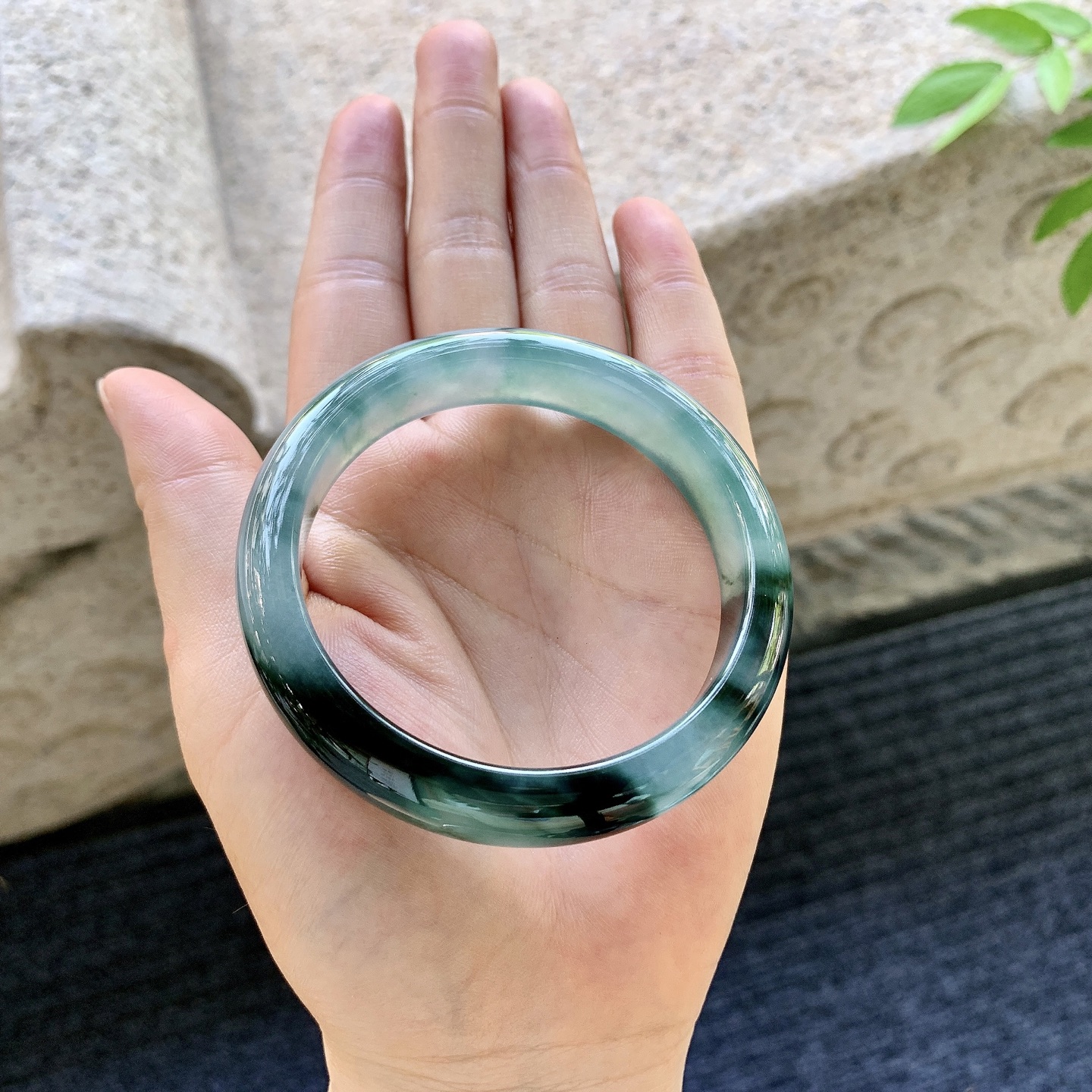 正圈54 55，圈口55.1/12.5/7.7，编码AD080909，冰糯飘花，水润，种老，细腻，无裂