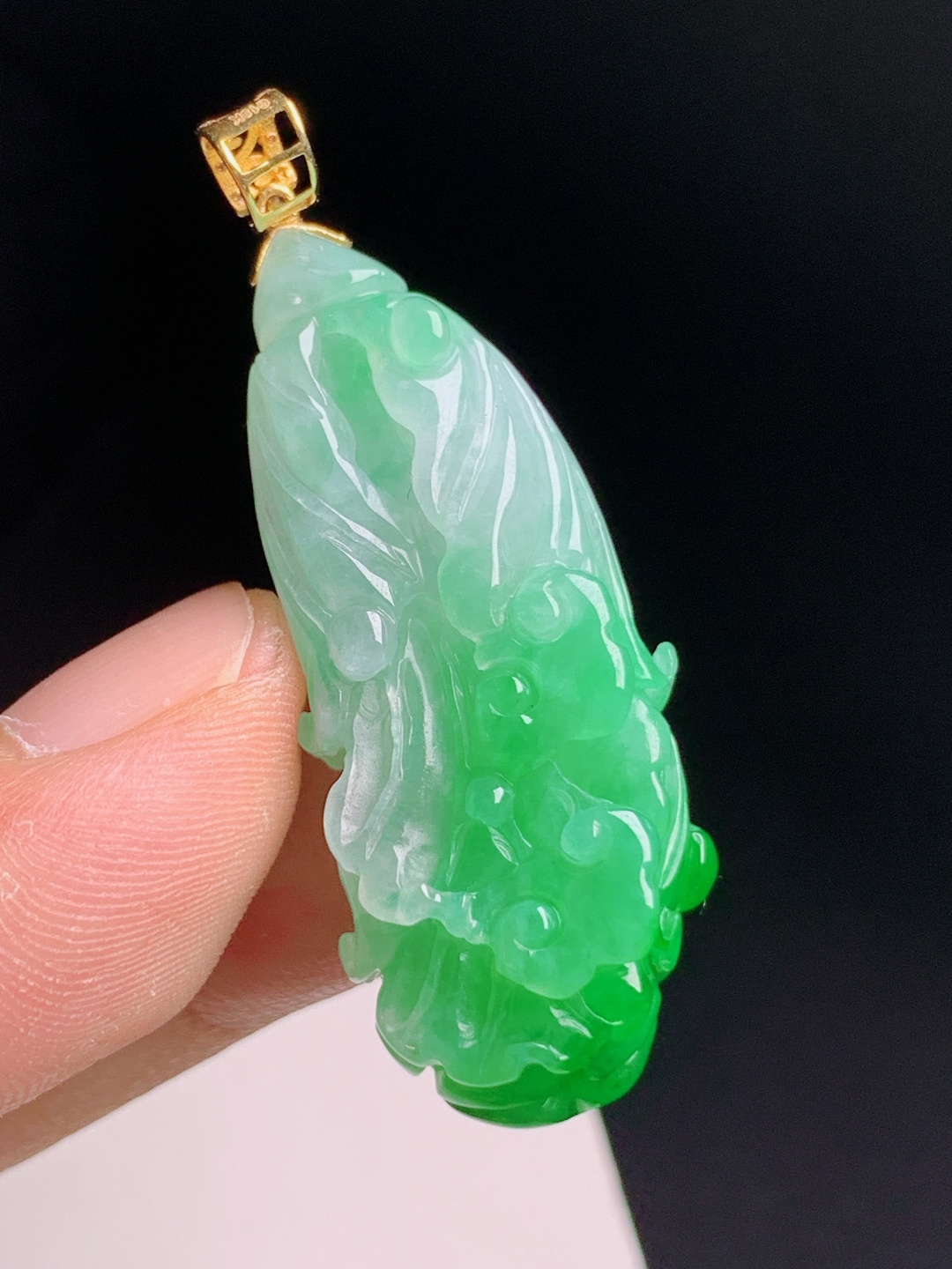 ️ 阳绿白菜吊坠，色艳水足，雕工立体，聚财纳福