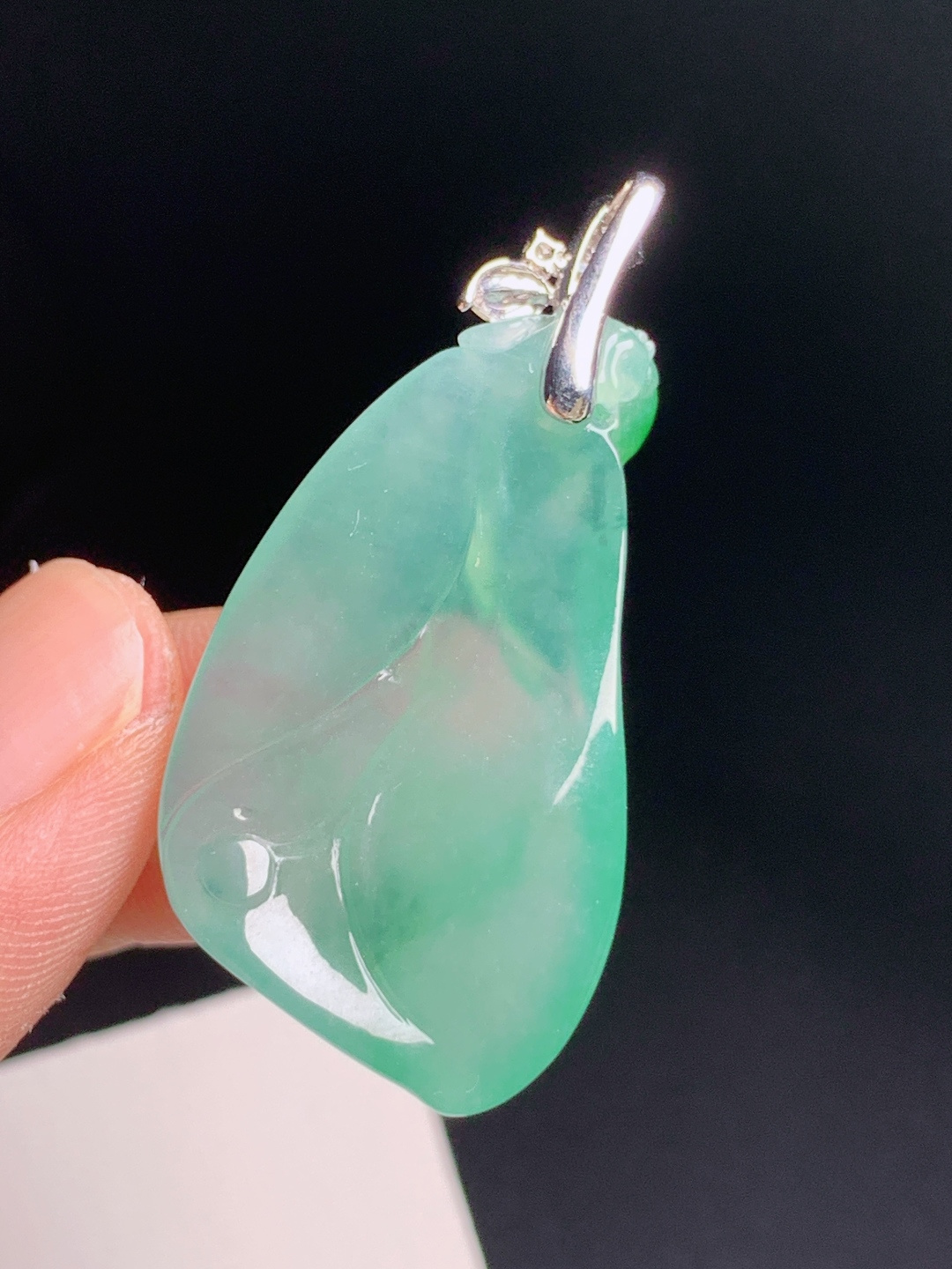 冰晴水树叶吊坠，种水通透，胶感十足，清新雅致