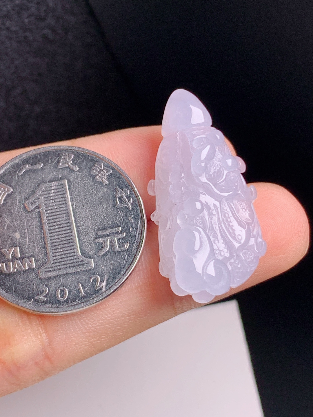 冰种白菜，玉质细腻，雕工精巧，百财聚来