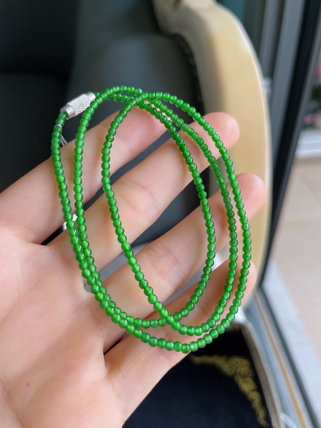 天然翡翠A货，冰满绿小米珠珠链，尺寸：2.3mm。【编4517，4518】