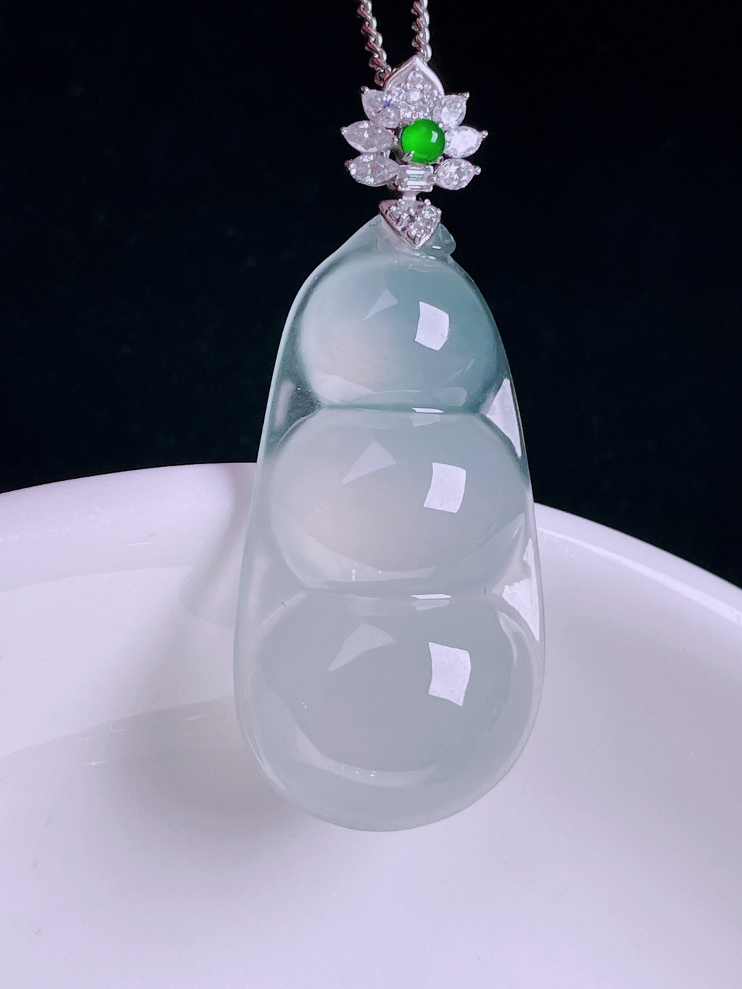 白冰福豆，老种起光，细底通透，尺寸：39裸石31.5/16.8/6.2mm0808