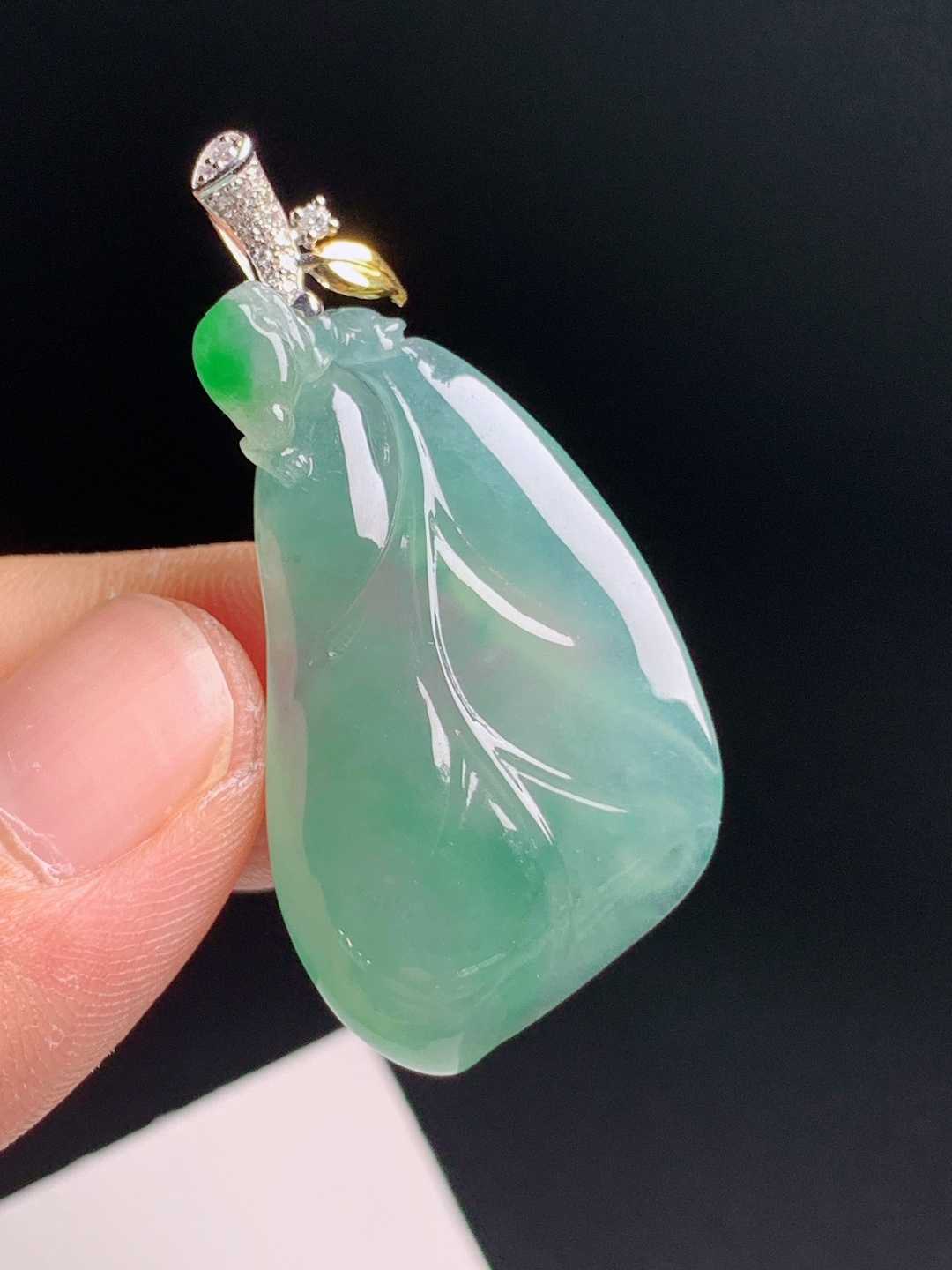 冰晴水树叶吊坠，种水通透，胶感十足，清新雅致