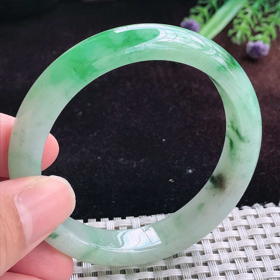 实拍A货翡翠56/12.2/8老坑冰润起胶飘阳绿手镯宽边玉镯平安镯百搭