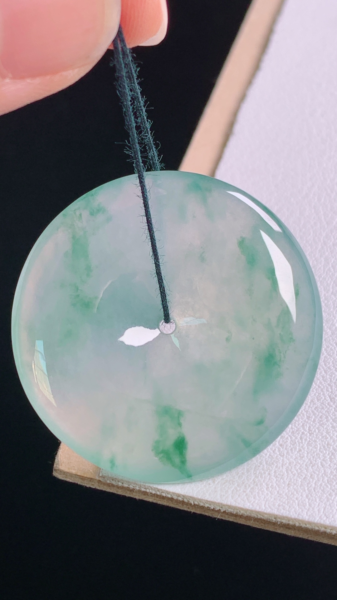 ️冰飘花平安扣花色灵动，清爽水润，无裂，尺寸:34.6-5.7mm