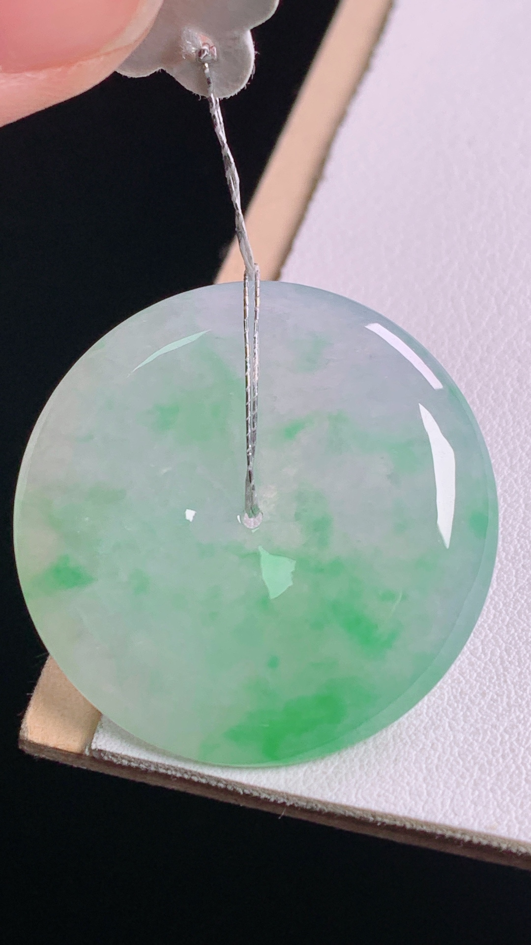 ️冰飘绿平安扣，翠色清新，胶感十足，无裂，尺寸:33.3-6.1mm