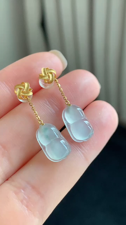 ️天然翡翠，冰葫芦耳坠18k金，尺寸13-7.7-4 aa87