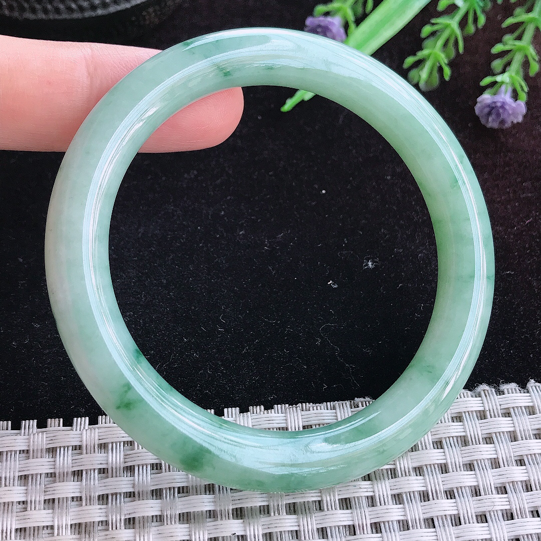 实拍A货翡翠55/8.7/9老坑精美温润飘花圆条手镯玉镯平安镯百搭