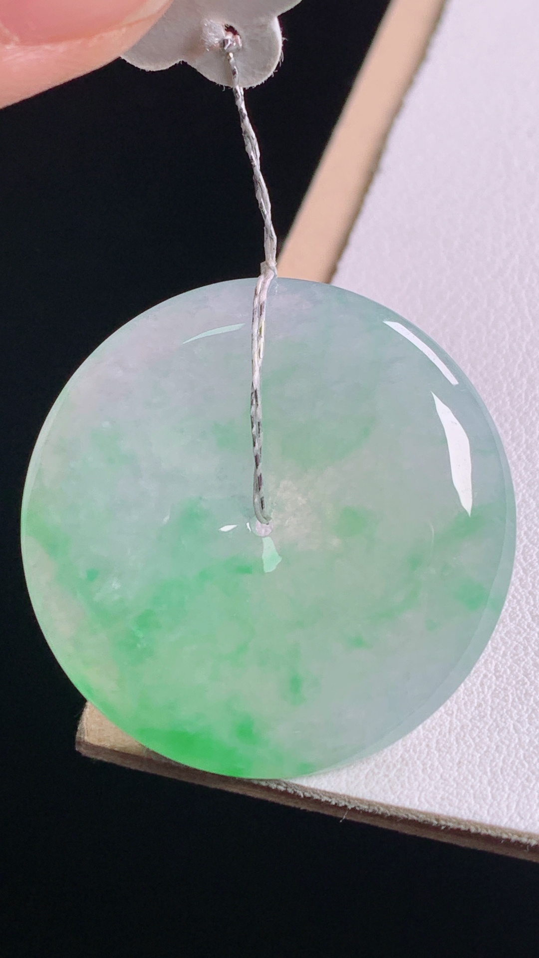 ️冰飘绿平安扣，翠色清新，胶感十足，无裂，尺寸:33.3-6.1mm