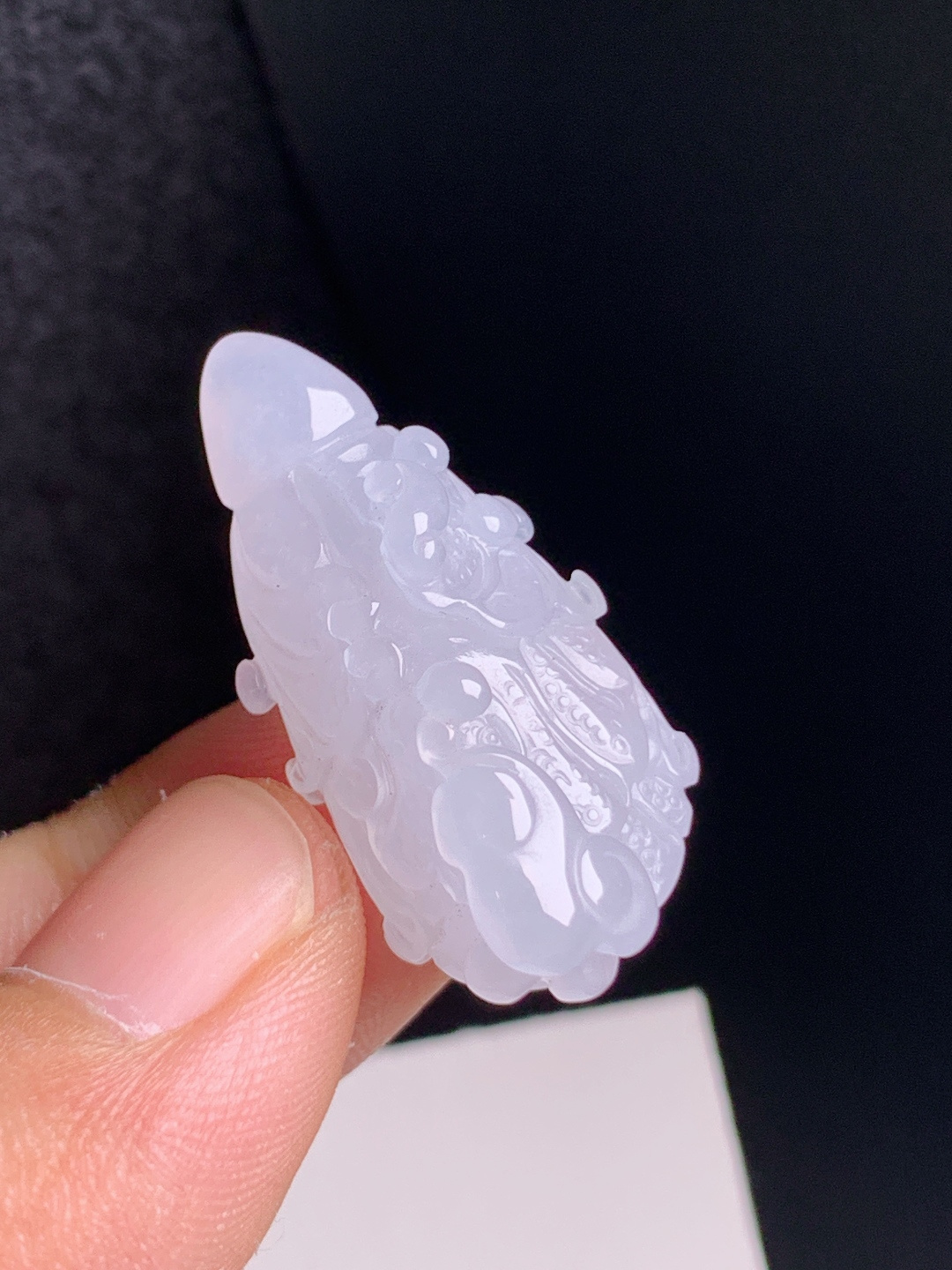 冰种白菜，玉质细腻，雕工精巧，百财聚来
