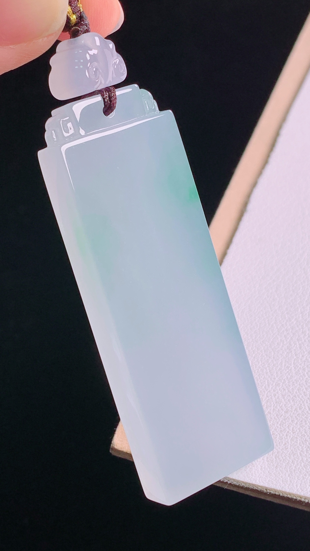 高品质冰飘绿仿古牌，翠色灵动，水润清爽，无裂，尺寸:59.2-20.3-7.6mm