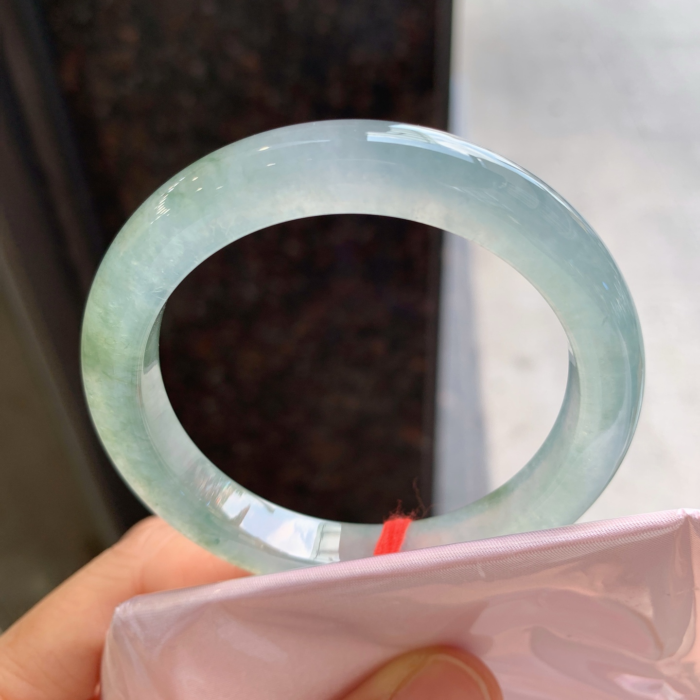 正圈冰黄翡飘花 表皮微瑕疵 尺寸：52.6/9.8/8.2 起荧光