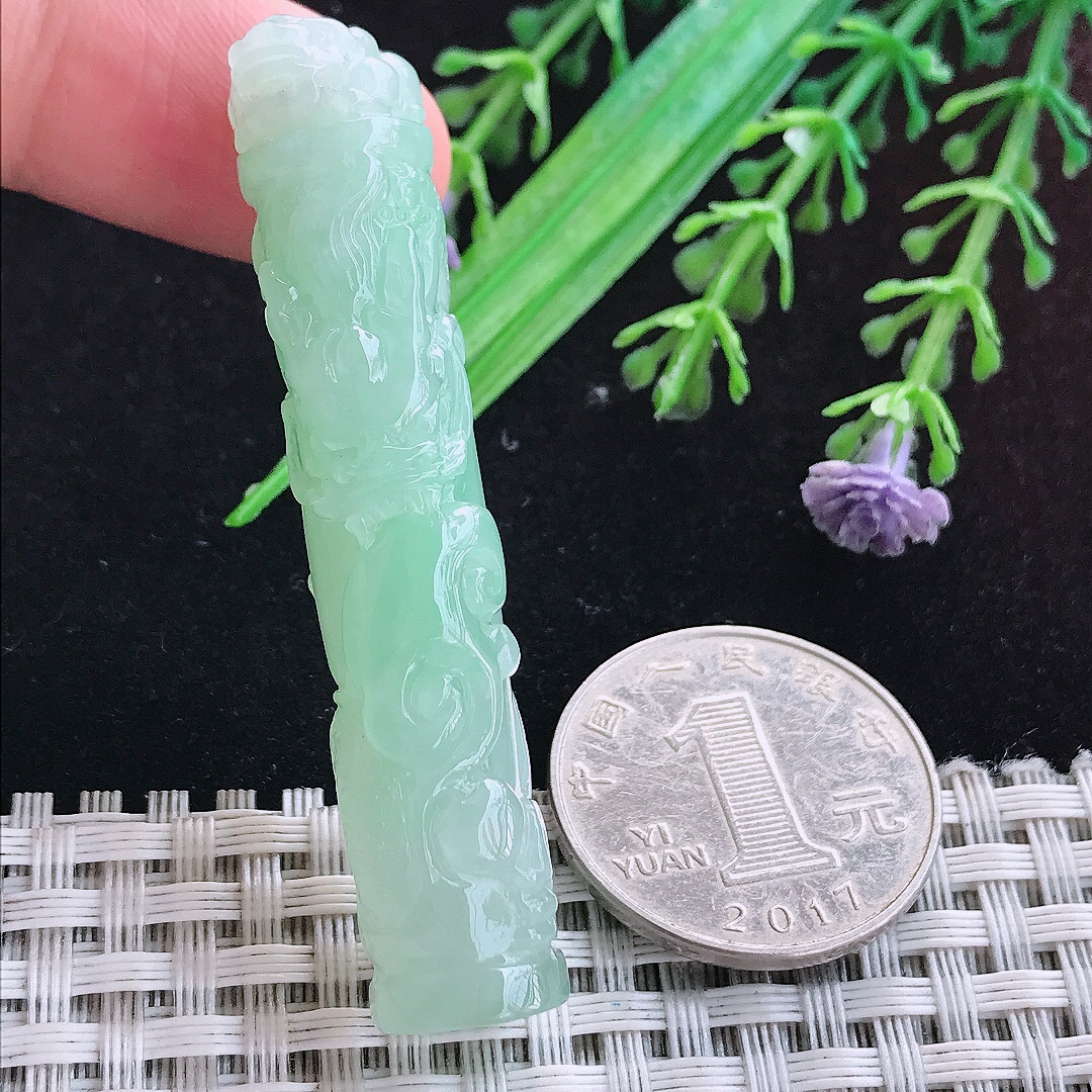 实拍A货翡翠58/13.5/11老坑冰润起胶甜绿色龙柱吊坠翡翠玉挂件