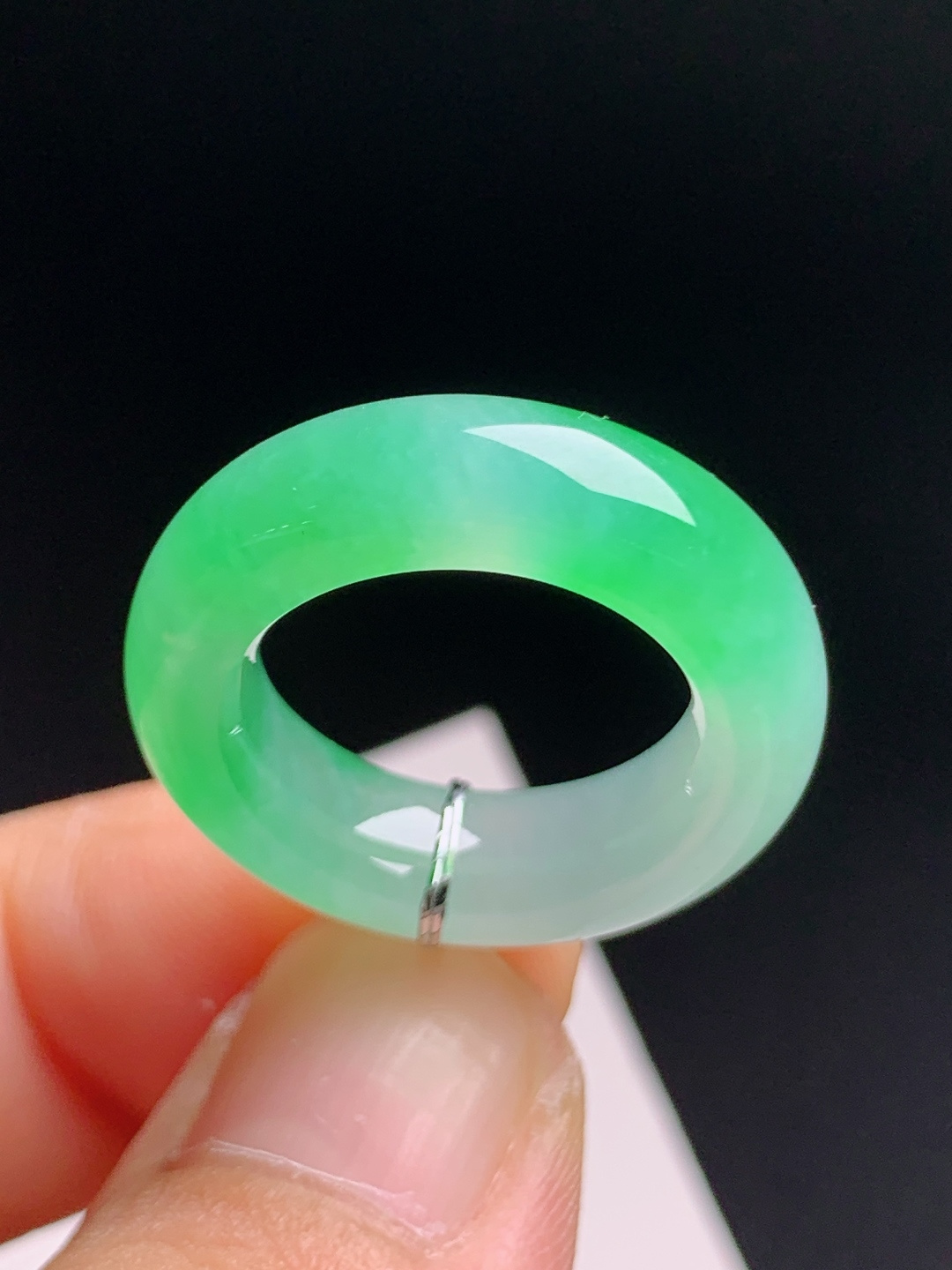 冰种绿指环，翠色清新，胶感满满，简约显贵