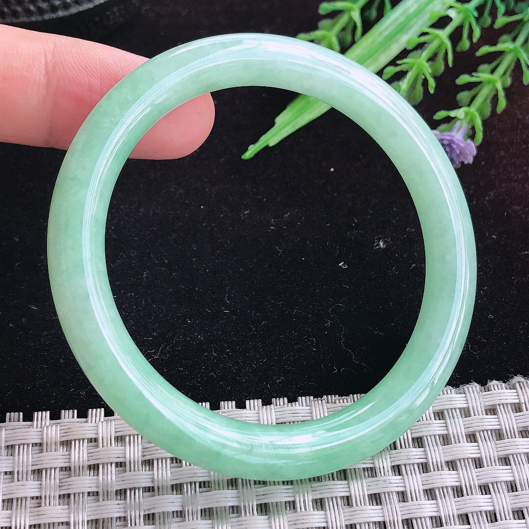 实拍A货翡翠52/7.5/8老坑秀气冰润苹果绿圆条手镯平安镯百搭
