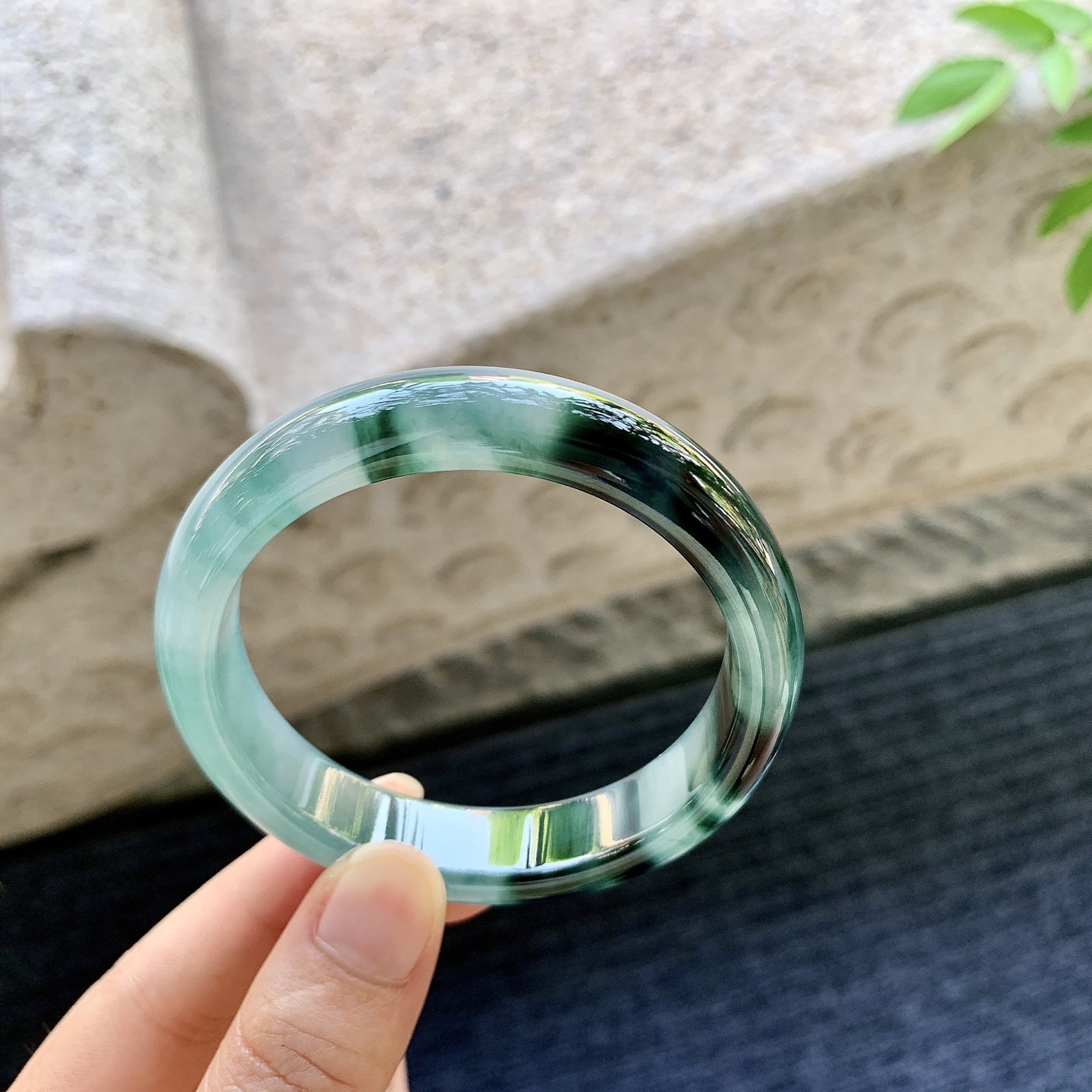 正圈54 55，圈口55.1/12.5/7.7，编码AD080909，冰糯飘花，水润，种老，细腻，无裂