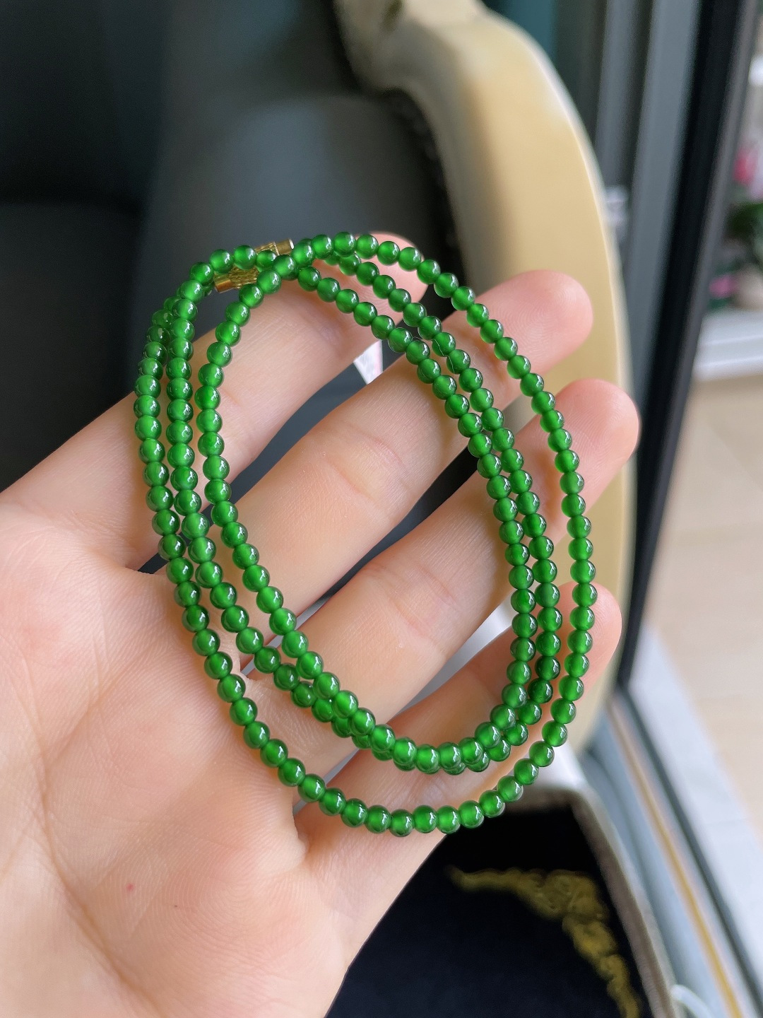 天然翡翠A货，冰满绿小米珠珠链，尺寸：3mm。【编4519，4520，4521】