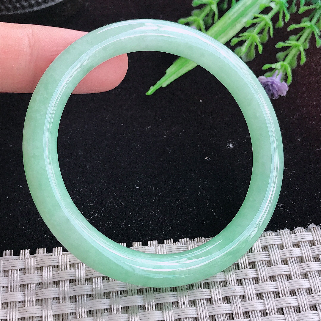 实拍A货翡翠52/7.5/8老坑秀气冰润苹果绿圆条手镯平安镯百搭