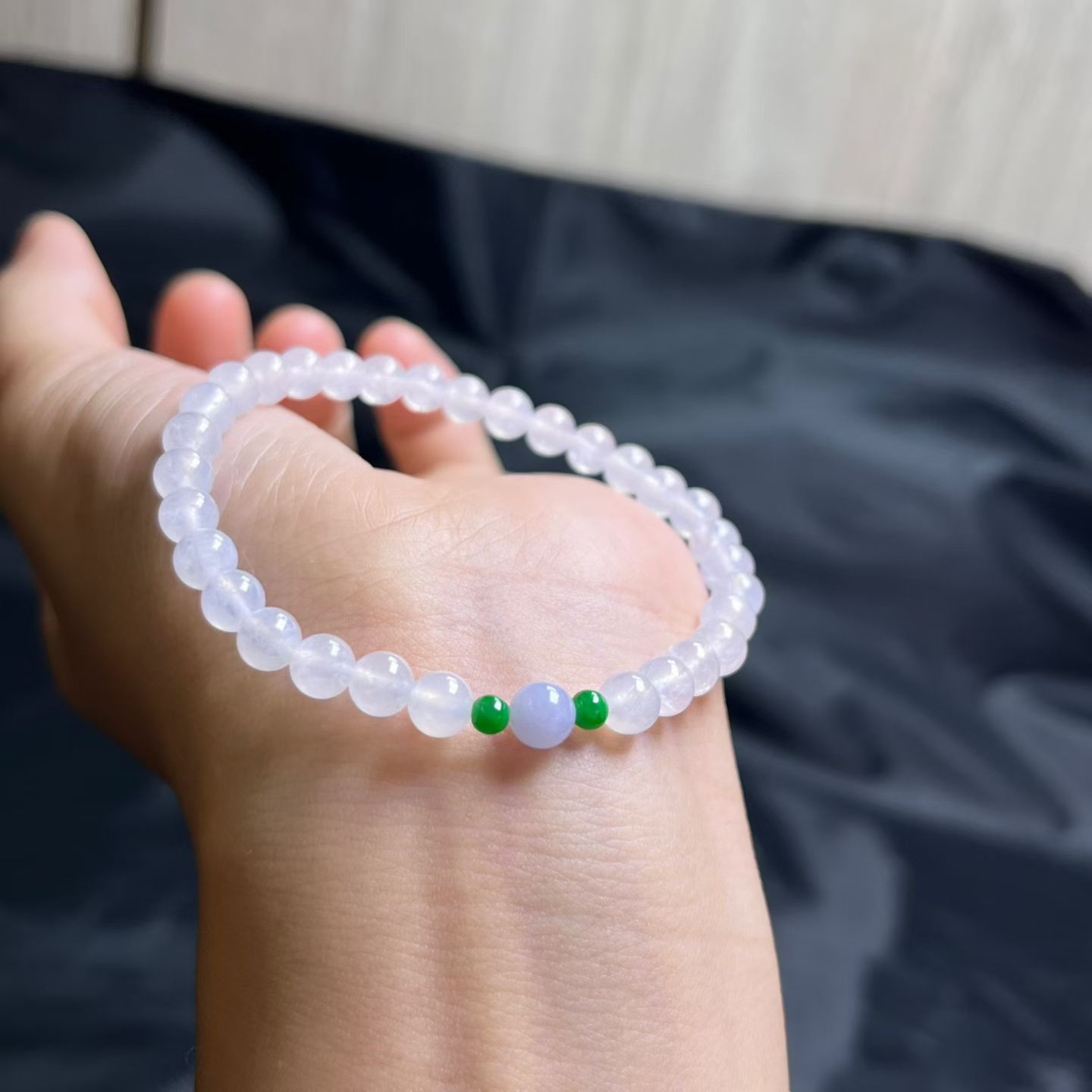 白冰手串，卡5.5mm，有32颗