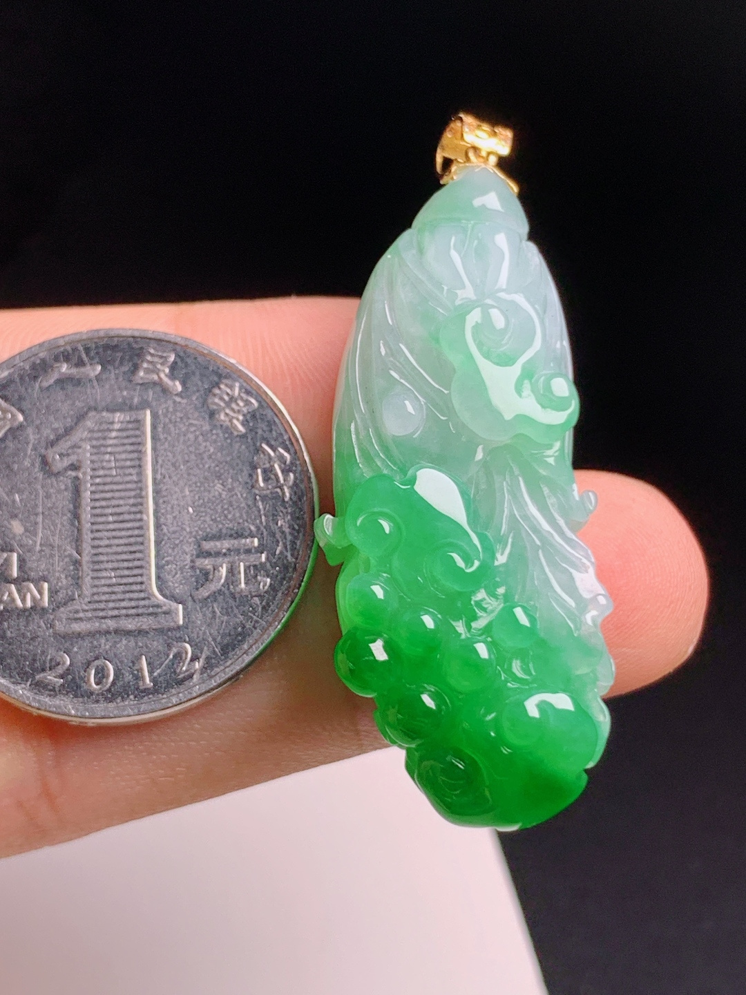 ️ 阳绿白菜吊坠，色艳水足，雕工立体，聚财纳福